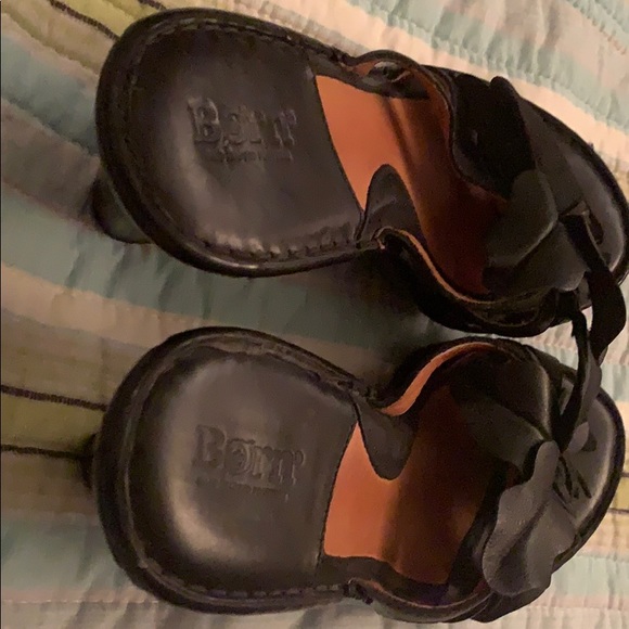 Born black leather flower pumps 7.5 - Picture 5 of 6